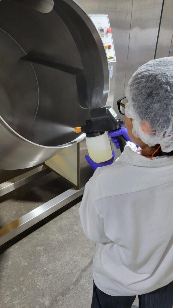 The foodSPRAYER Pro versatile, food-safe, quality food sprayer for food preparation of all kind