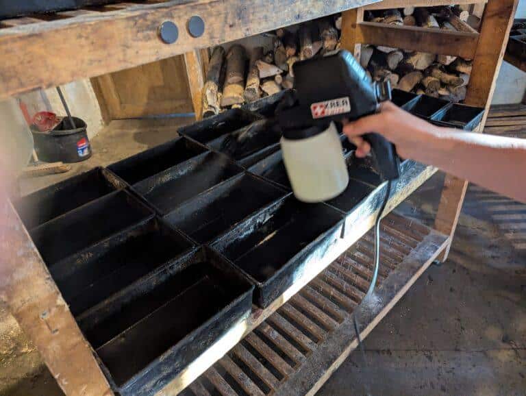 Action shot of KREAYTIVITY foodSPRAYER Pro at artisan bakery in Spain geasing their baking moulds