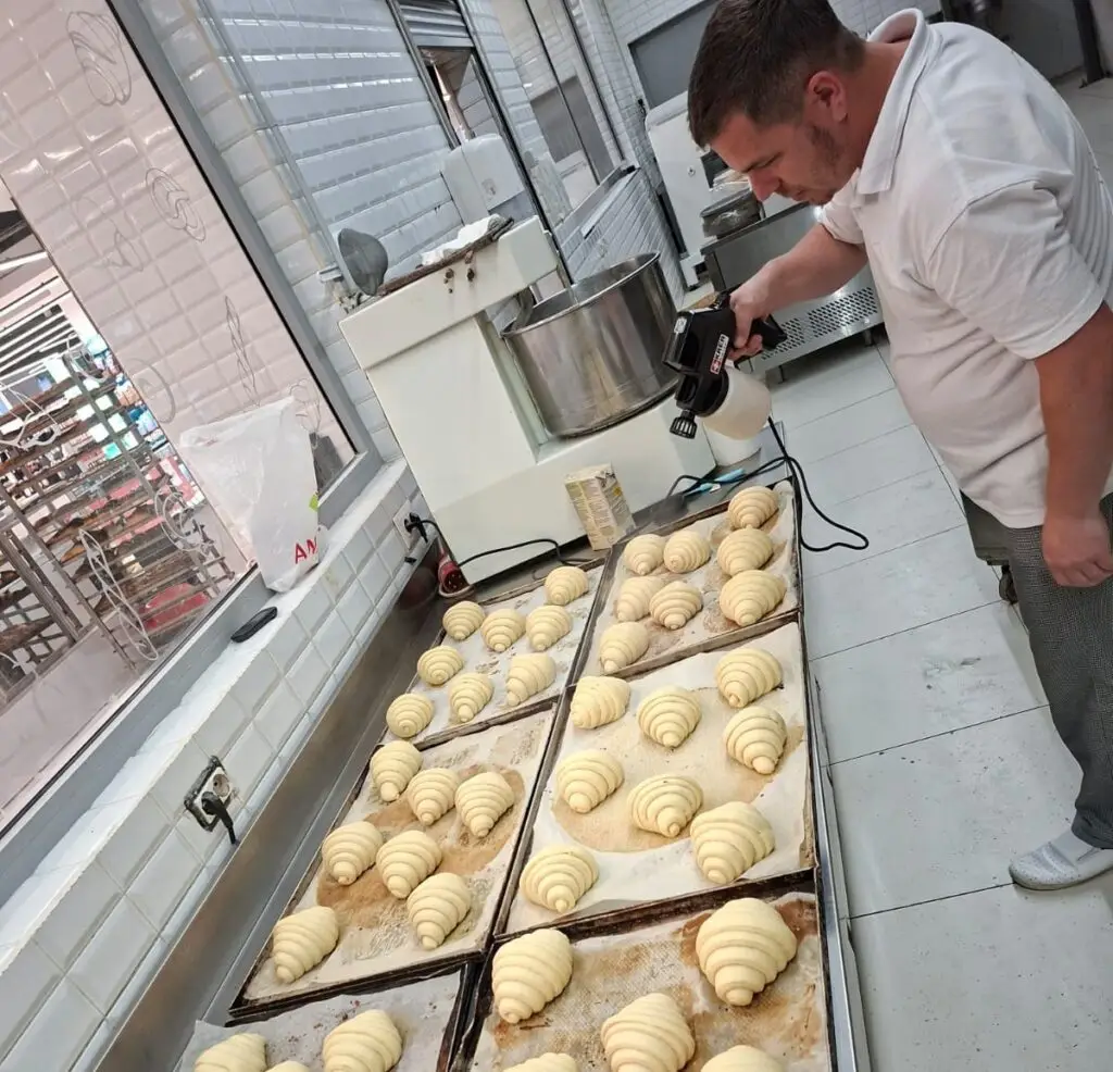 The KREATIVITY foodSPRAYER Pro versatile, food-safe, quality food sprayer in action at a bakery in Kosovo.