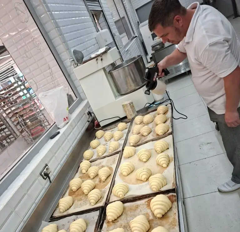 The KREATIVITY foodSPRAYER Pro versatile, food-safe, quality food sprayer in action at a bakery in Kosovo.