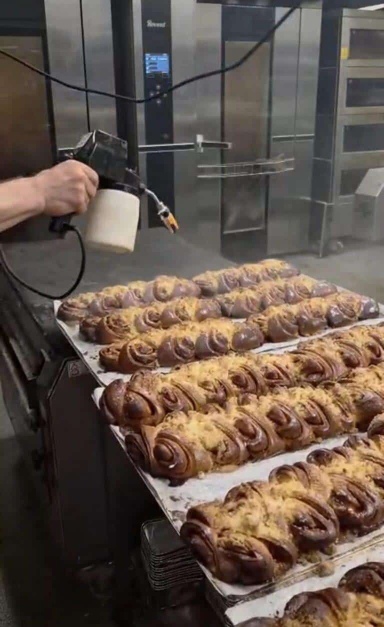 KREATIVITY foodSPRAYER Pro is used to apply egg wash onto bakery products fort that perfect finish.